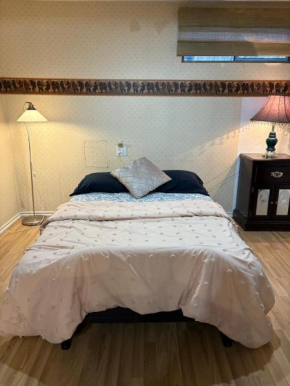 Homestay in Vancouver in Open Living Room- Comfortable & Beautiful Bed